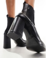 Poppy chelsea boot in black leather