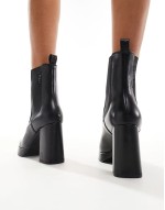 Poppy chelsea boot in black leather