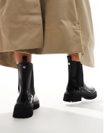 chunky low ankle chelsea boot in black