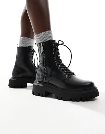 zip up ankle boot in black