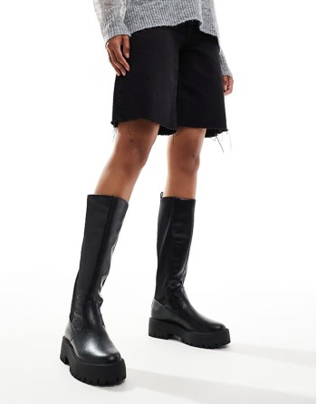 riding boot in black with elastic side