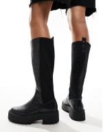 riding boot in black with elastic side