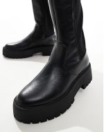 riding boot in black with elastic side