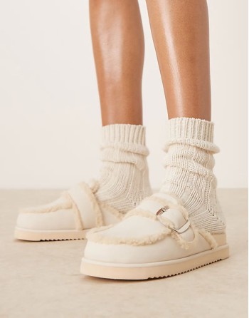 Kylie teddy mules in beige