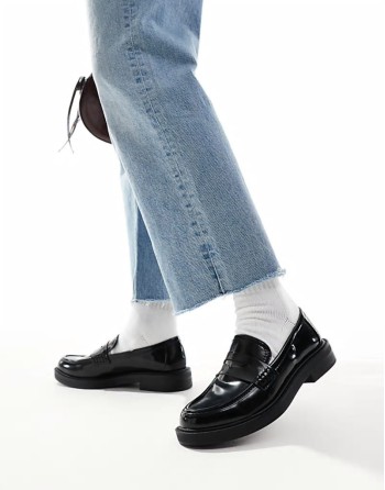 loafers in black